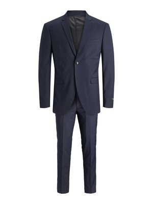 Traje marino que presenta un blazer de una sola botonadura y pantalones ajustados. Hecho de una tela suave, con solapas tipo muesca y detalles de costura sutiles.