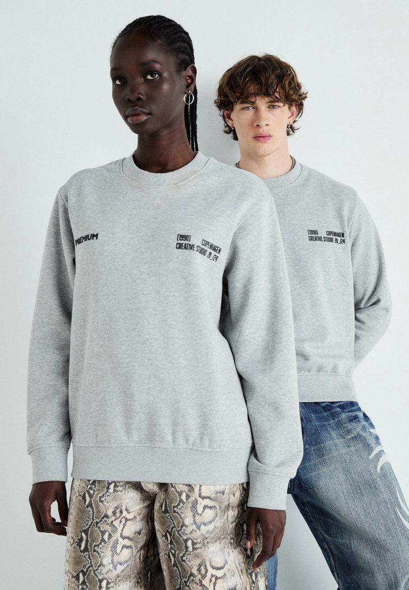Jack & Jones PREMIUM JPRBLAHARVEY BRANDING CREW UNISEX - Melegítőfelső - light grey melange