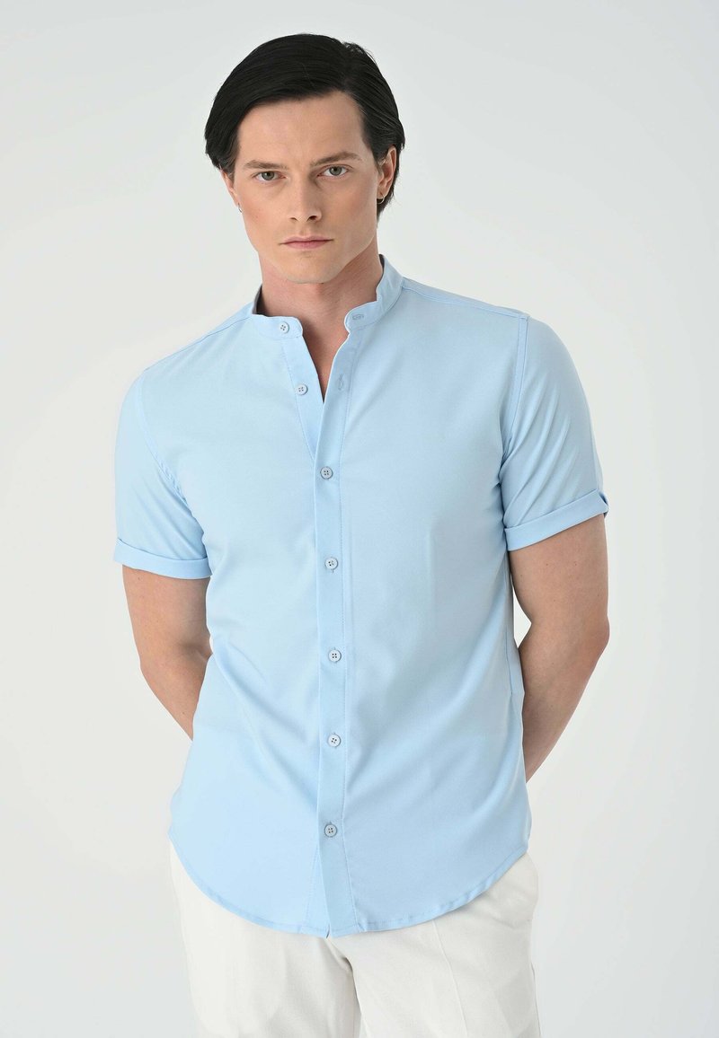 Antioch MANDARIN COLLAR SHORT SLEEVE Camisa baby blue/azul claro Zalando.es