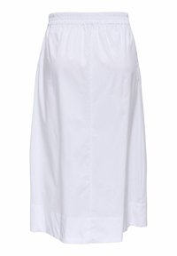 Jupe blanche longueur genou avec taille élastique, tissu lisse et légère évasement vers l'ourlet.