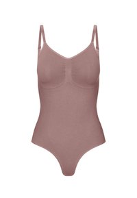 Body moulant sans coutures mauve avec fines bretelles réglables, bonnets moulés et tissu lisse, conçu pour une silhouette ajustée.