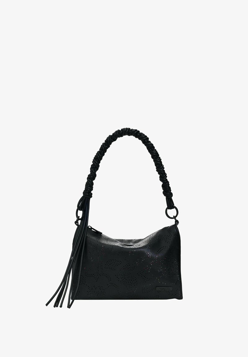 Bolso de cuero negro para hombro con asa trenzada, patrón floral texturizado, cierre de cremallera y largas borlas en un lado.