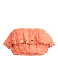 Off-shoulder top i koral, med en rynket blondekant og tekstureret stof, samt en elastisk kant for en tætsiddende silhuet.