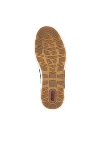 Suela de zapato con una suela de goma. Presenta un diseño de banda de rodadura para tracción y un logotipo rojo visible; el borde superior es blanco.