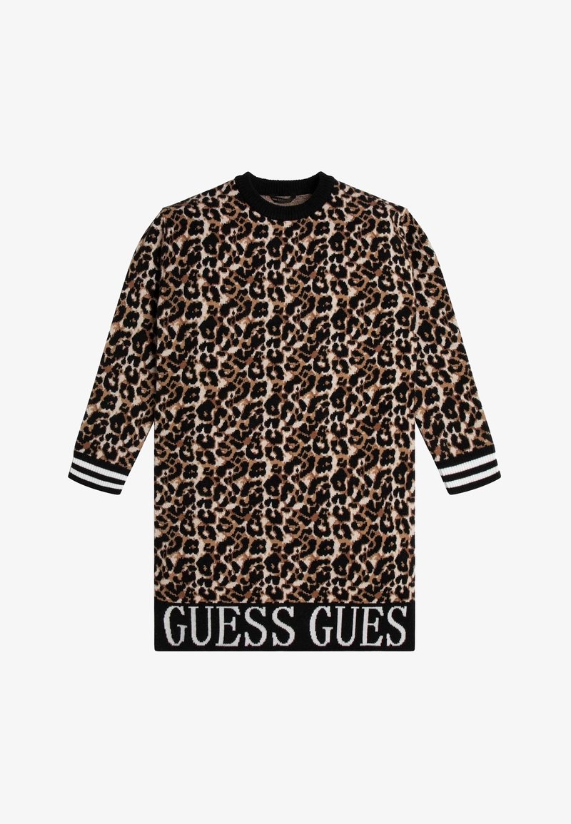 Robe-pull à manches longues imprimé léopard avec col côtelé noir, poignets à rayures noires et blanches, et logo "GUESS" sur l'ourlet inférieur.