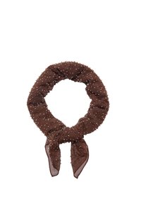 Brązowy przezroczysty szal z ozdobami w postaci przejrzystych koralików, o okrągłym kształcie i z wiązanymi końcami do dekoracyjnego stylizowania.