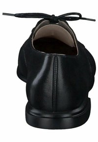 Scarpe in pelle nera con una texture liscia, design a basso profilo e punta arrotondata. Presentano una chiusura con lacci e dettagli di cucitura minimi.