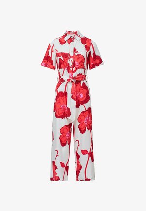 Mono floral de tela blanca con grandes flores rojas. Presenta mangas cortas, cuello con solapa, cierre de botones y una cintura anudada.