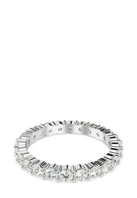 Ewigkeitsring aus Weißgold, besetzt mit rund geschliffenen Diamanten in Krappenfassungen, die fortlaufend um das Band angeordnet sind.