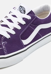 Vans SK8-LOW UNISEX - Sportbačiai - gothic grape