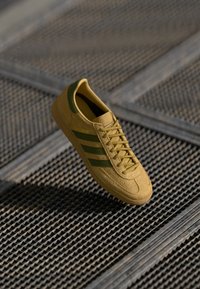 adidas Originals HANDBALL SPEZIAL UNISEX - Sapatilhas - golden beige/focus olive