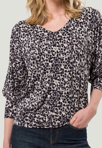 Leopardmuster-Oberteil aus einem weichen, leichten Material, mit V-Ausschnitt und Dreiviertelärmeln sowie Raffung in der Taille.