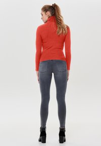 ONLY ONLKAROL ROLL NECK - Strickpullover - orange