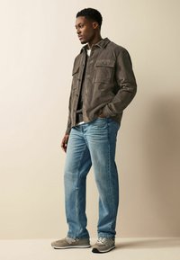 Next REGULAR FIT - MICRO  - Nyári dzseki - taupe