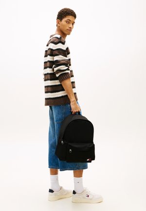 Tommy Jeans DAILY DOME BACKPACK UNISEX - Ruksak - black