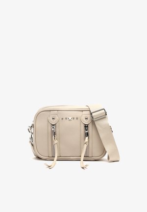 Kleine beige Leder-Umhängetasche mit zwei vorderen vertikalen Reißverschlusstaschen, Stern- und Nietenverzierung sowie verstellbarem Stoffriemen.