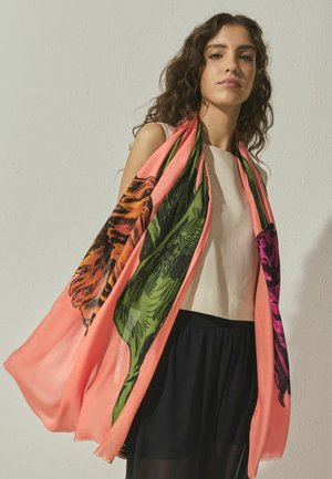 Leichter Korallschal mit lebendigem Blumenmuster in Grün, Orange und Pink. Zeichnet sich durch eine fließende Textur aus, die elegant fällt.