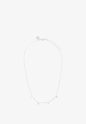 Collier en argent avec une délicate chaîne ornée de trois pendentifs décoratifs, un fermoir ajustable et une finition légèrement brillante.