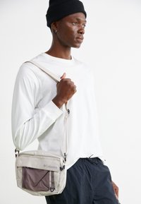 Columbia STREET TRANSIT™ SIDE BAG UNISEX - Skuldertasker - dark stone/iron