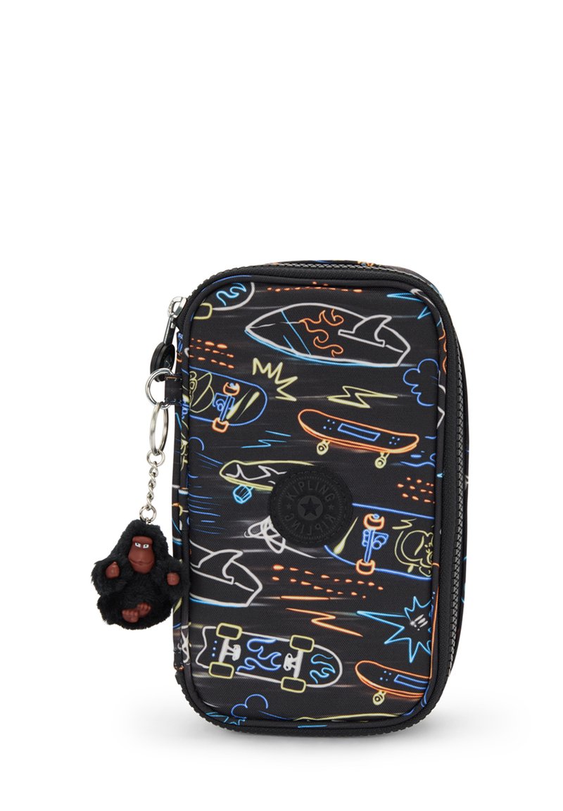 Busta nera con zip decorata con vivaci design di skateboard e tavole da surf. Caratterizzata da un tirazip in gomma a forma di piccolo gorilla. Materiale sintetico resistente.
