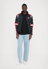 Armani Exchange Pūkinė striukė - deep navy/haute red/off white