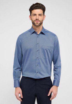 Camicia da uomo a maniche lunghe con bottoni in tessuto blu strutturato, caratterizzata da un motivo sottile, una tasca sul petto e dettagli con bottoni sulle maniche.