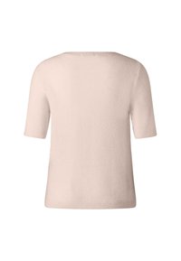 Kortärmad, ljusrosa tröja gjord av mjukt material med rund halsringning och enkel, slät textur. Inga mönster eller dekorationer.