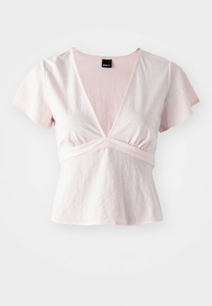 Lys rosa kortermet topp med dyp V-hals, samlet liv og lett utvidet kant. Laget av mykt, lett stoff.