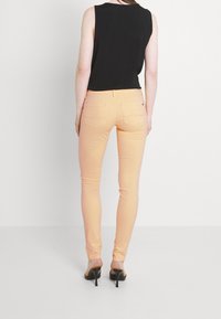 Pepe Jeans Skinny-Farkut - apricot