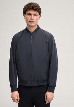 - Kurtka przejściowa