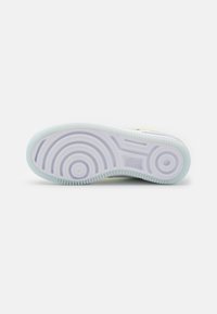 Nike Sportswear AF1 SHADOW - Sneakers basse - white/light lemon twist/wolf grey/orewood/blue tint