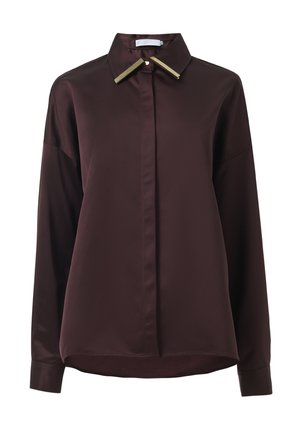Bordeaux knoopsluiting shirt van gladde stof met een puntige kraag en gouden accenten op de kraag. Beschikt over lange mouwen en een losse pasvorm.