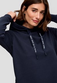 s.Oliver Felpa con cappuccio - navy