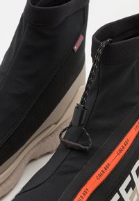 Adidas Terrex FREE 2 C.RDY - Zimske čizme - beige/core black/semi impact orange