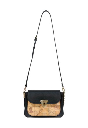 Borsa a tracolla in pelle nera con tracolla regolabile e un pannello con stampa di mappa vintage sul davanti con una fibbia in tono oro.