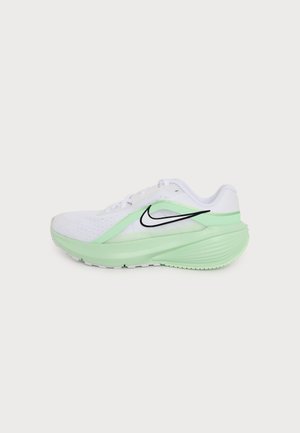 Nike Performance W NIKE DOWNSHIFTER 14 - Pantofi de alergare pe asfalt - white/white cucumber calm/illusion green/black