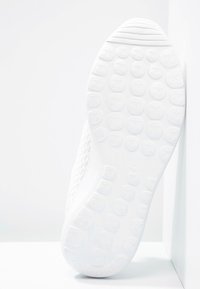 Le Temps Des Cerises Sneakers - white