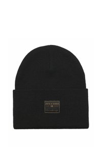 Zwarte gebreide beanie met een omgeslagen rand. Heeft een rechthoekig leren label met ingedrukte tekst. De textuur is geribbeld en rekbaar.