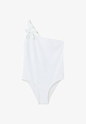 Maillot de bain blanc asymétrique à une épaule, en tissu texturé, avec une fleur décorative en tissu sur la bretelle unique.