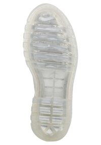 Przezroczysta podeszwa buta z poziomymi rowkami, zaokrąglonym noskiem i fakturowaną powierzchnią. Posiada strukturę wspierającą łuk stopy oraz wykonana jest z przezroczystego materiału.