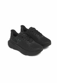 Chaussures de sport noires avec une tige en maille, une semelle extérieure texturée, un col rembourré et un design à lacets pour un ajustement sécurisé.