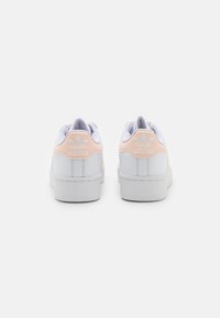 adidas Originals SUPERSTAR XLG W - Športni copati - footwear white/bliss orange
