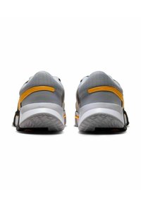 Nike Performance ZOOM CHALLENGE - da tennis per terra battuta - wolf grey laser orange black white