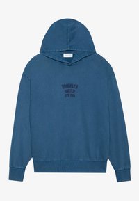 Mikina s kapucňou v tlmenej modrej farbe, vyrobená z bavlny, s predným grafickým motívom "BROOKLYN 1989 NEW YORK" a rebrovanými manžetami a spodným lemom.