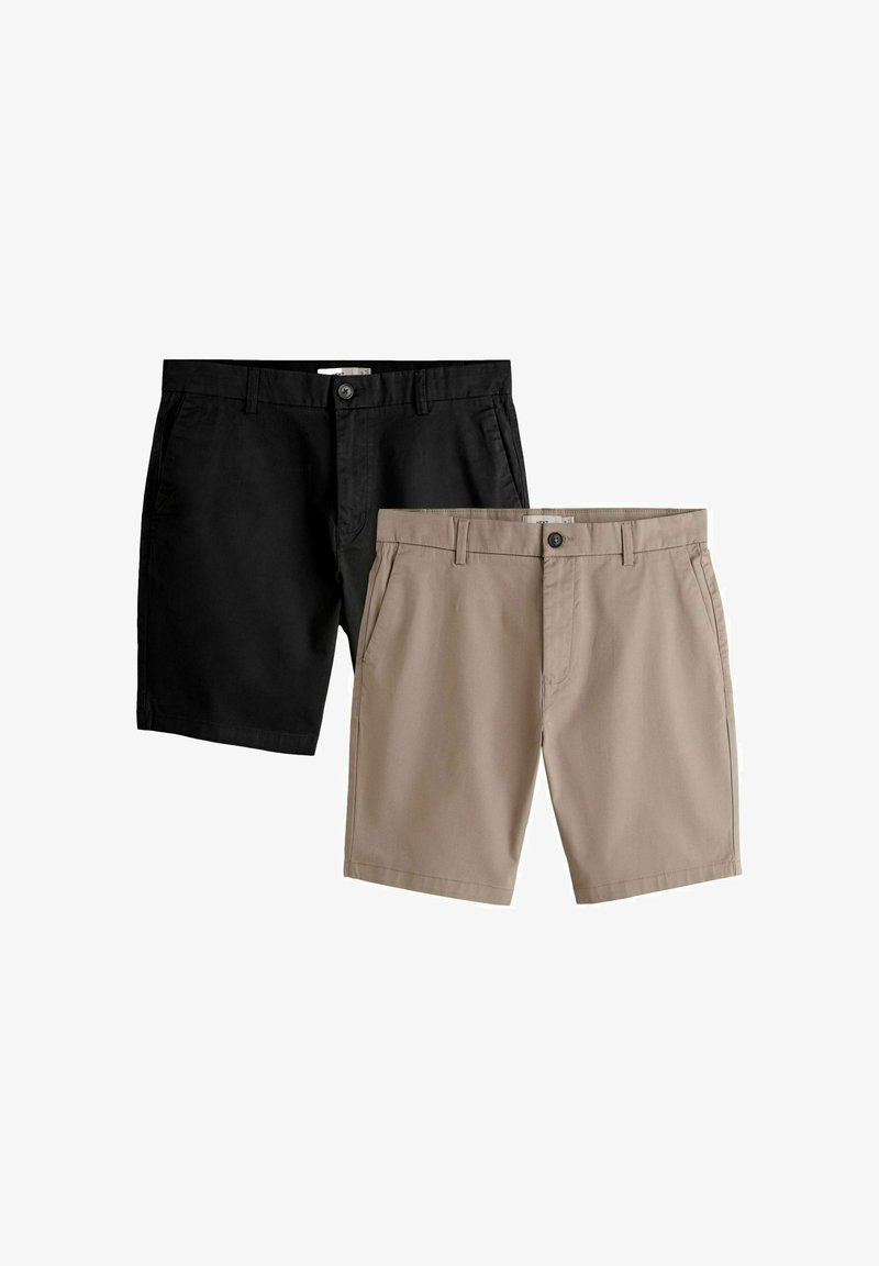 Deux pantalons courts décontractés pour hommes, l'un noir et l'autre beige, chacun équipé d'un bouton frontal, d'une braguette à glissière, de passants pour ceinture et de poches latérales.