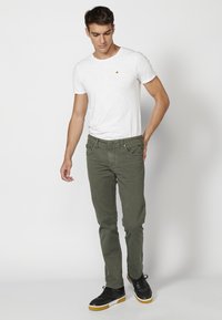 Koroshi STRETCH - Vaqueros rectos - verde   green