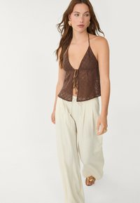 Stradivarius TEXTURED DRAWSTRING  - Stoffhose - mottled beige