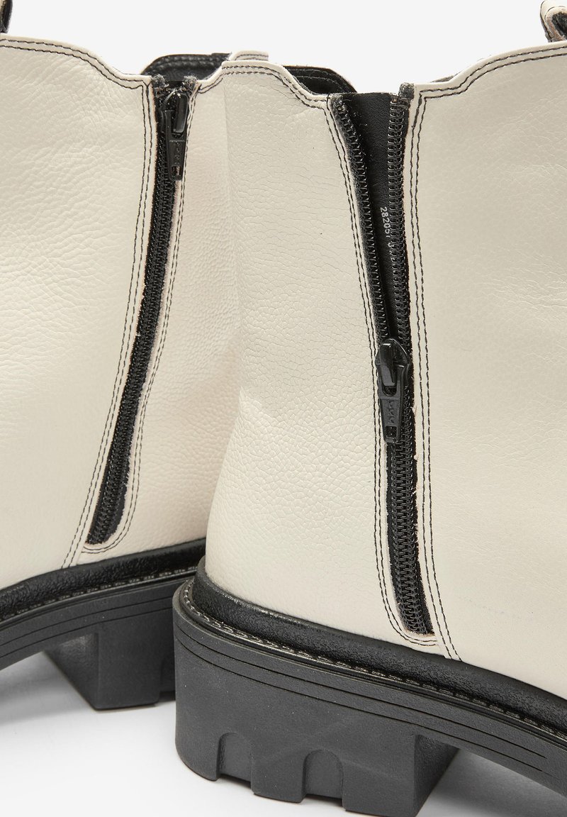 Damen Ankle Boots | Next FOREVER COMFORT SUPER CHUNKY Stiefelette white/weiß - OE02468 Damen Ankle Boots | Next FOREVER COMFORT SUPER CHUNKY Stiefelette white/weiß - OE02468