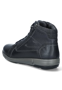 Sorte læder ankelstøvler med en tekstureret grå stofkrave, kontrasterende grå sål og lynlåslukning i siden for nem påføring.