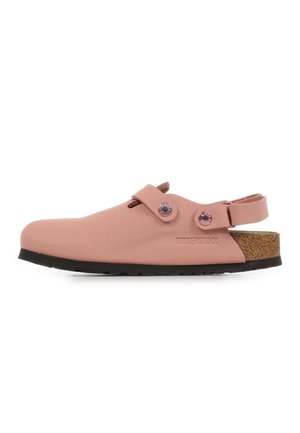 Sabot Birkenstock rose fermé à l'avant avec bride réglable, semelle intérieure en liège et semelle noire, vu de côté.